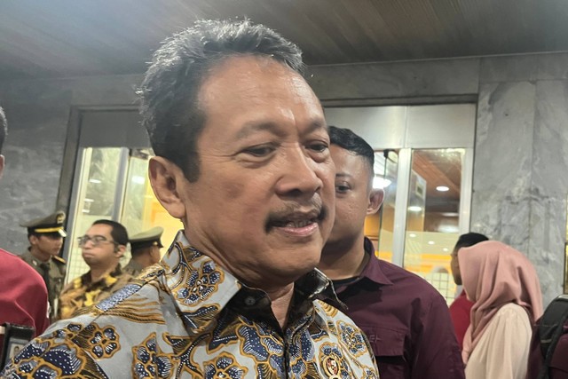 Menteri KKP Sakti Wahyu Trenggono usai rapat bersama Komisi IV DPR di Kompleks Parlemen pada Senin (14/11/2023). Foto: Widya Islamiati/kumparan