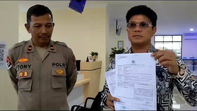 Andika Kangen Band laporkan orang tua murid ke Polresta Bandar Lampung atas dugaan kasus kekerasan verbal yang dialami anaknya. | Foto: Dok Istimewa