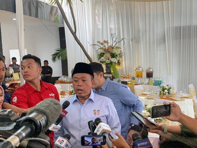 Sekretaris TKN Prabowo-Gibran, Nusron Wahid konferensi pers di Jalan Teuku Cik Ditiro no. 56, Jakarta, Selasa (14/11/2023). Foto: Luthfi Humam/kumparan