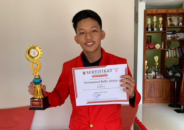 Penerima Beasiswa PDSB - IZI Raih Juara 1 Lomba Esai Tingkat Nasional