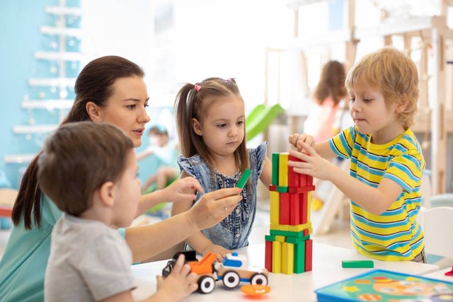 JIS Early Years memiliki program pembelajaran yang disesuaikan dengan kebutuhan, potensi, serta bakat anak. Foto: Shutterstock