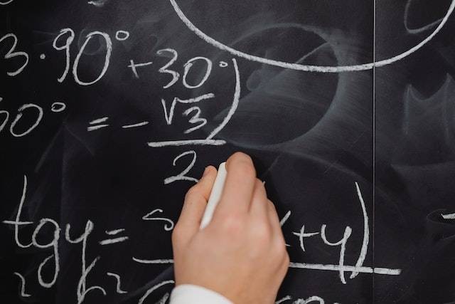 Contoh kalimat pernyataan matematika. Foto hanya ilustrasi. Sumber: Pexels