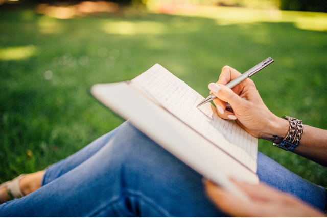Ilustrasi contoh kalimat interogatif. Sumber foto: pixabay/StockSnap