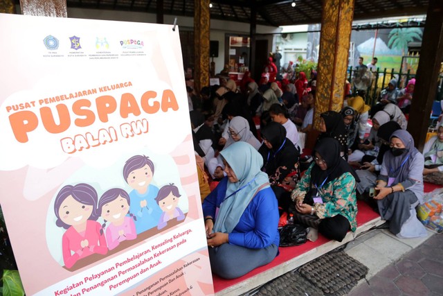 Kelas parenting Puspaga di salah satu Balai RW di Surabaya. Foto: Dok. Basra