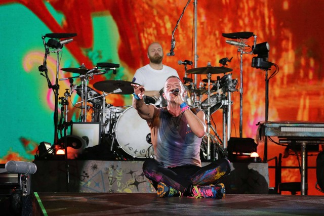 Grup musik Coldplay tampil di Stadion Utama Gelora Bung Karno, Jakarta, Rabu (15/11/2023). Foto: Aditia Noviansyah/kumparan