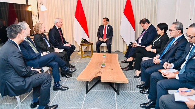 Presiden Jokowi bertemu dengan Chairman Exxon Mobil. Foto: Laily Rachev/Biro Pers Sekretariat Presiden