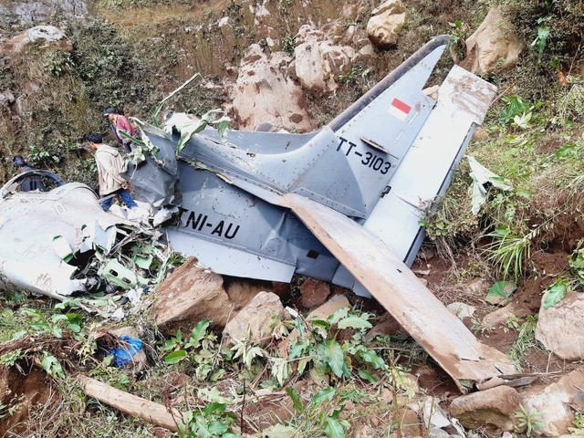 Pesawat TNI AU jatuh di Kecamatan Puspo, Kabupaten Pasuruan, Kamis (16/11/2023). Foto: Dok. Istimewa