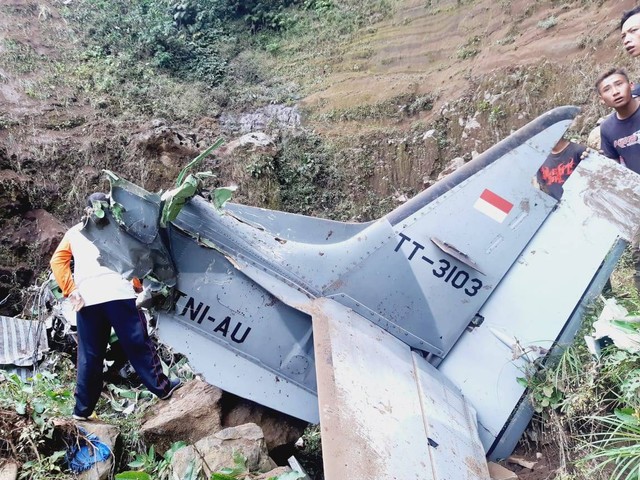 Pesawat TNI AU jatuh di Kecamatan Puspo, Kabupaten Pasuruan, Kamis (16/11/2023). Foto: Dok. Istimewa