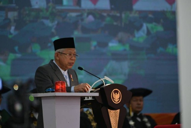 Wakil Presiden Ma'ruf Amin hadir di Wisuda UNINUS Bandung. Foto: BPMI Setwapres