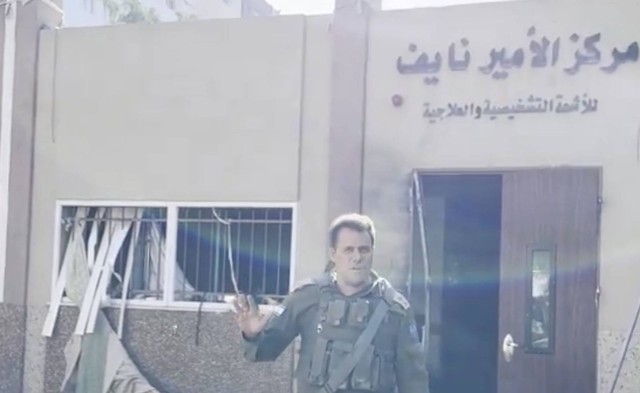 Tangkapan layar Jubir IDF Jonathan Conricus, dalam video propaganda tentang RS Al-Shifa Gaza yang kemudian dihapus oleh IDF. Foto: IDF