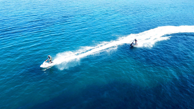 Ilustrasi jetski. Foto: Aerial-motion/Shutterstock