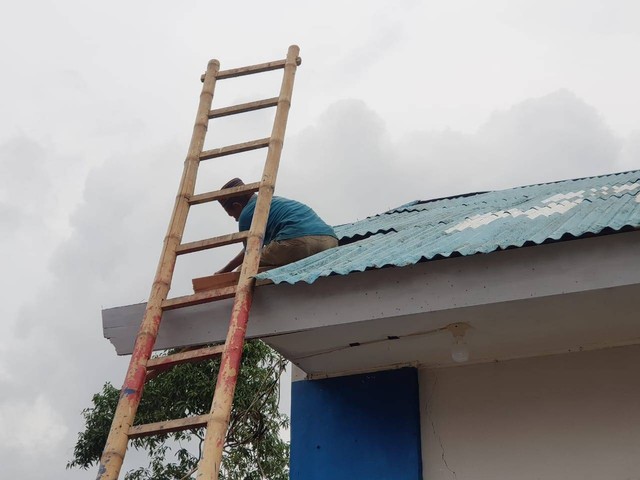 Masuki Musim Hujan, Lapas Takalar Benahi Atap Gedung Kantor