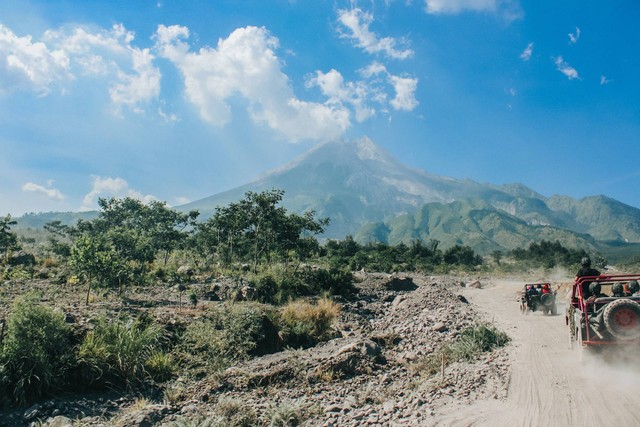 Ilustrasi Gunung di Jogja. Sumber: Unsplash/Eugenia Clara