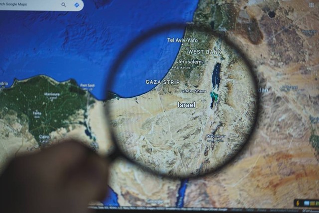 Ilustrasi peta Palestina dan Israel. Foto: Rokas Tenys/Shutterstock