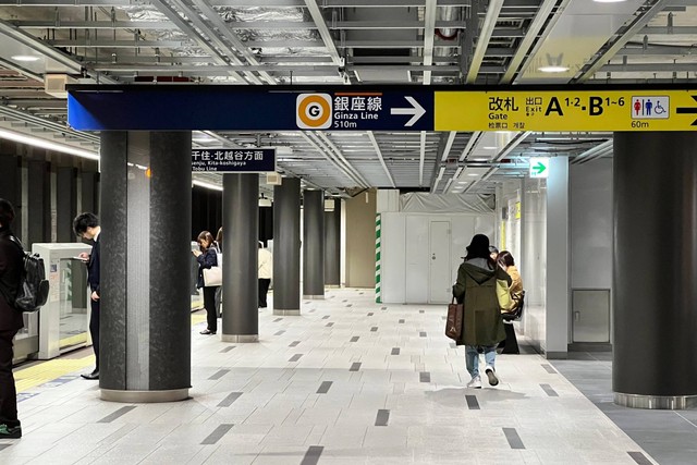 Konstruksi pembangunan stasiun Toranomon, di Jepang, Selasa (14/11/2023). Foto: Haya Syahira/kumparan