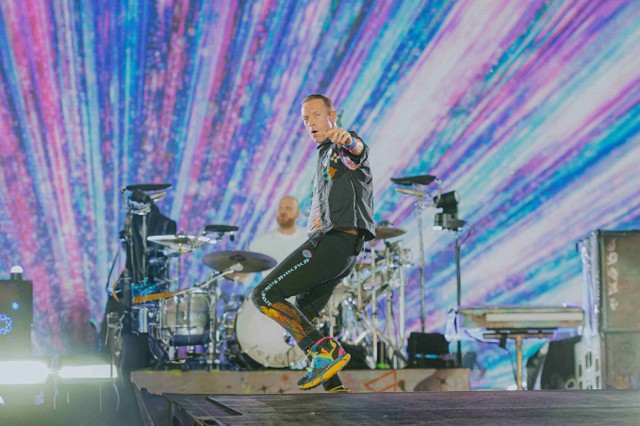 Penampilan Coldplay saat konser di GBK, Jakarta. Foto: dok. Michael Timothy for Warner Music Indonesia