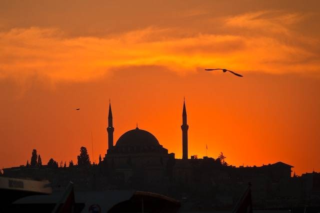 Ilustrasi Pengertian Khutbah. Sumber: Unsplash/Simon Infanger