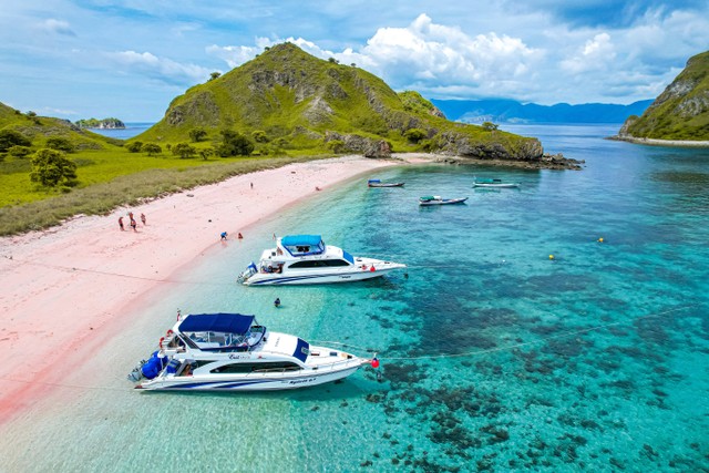 Ilustrasi Pantai Labuan Bajo, Pexels/Afif Ramdhasuma