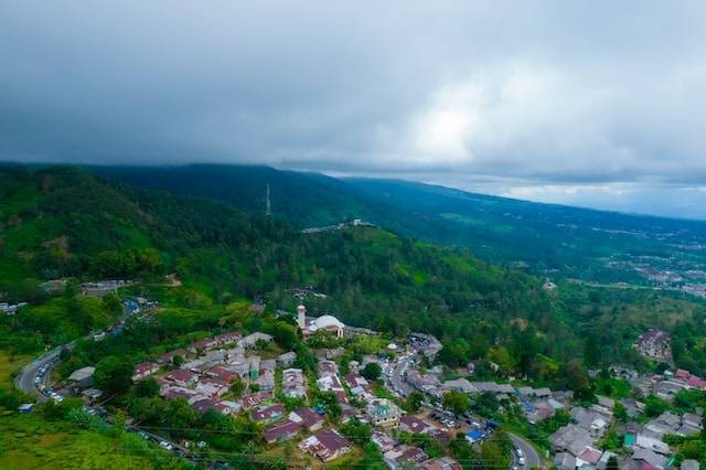 Ilustrasi Puncak Sosok, sumber foto: unsplash.com/Ammar Andiko