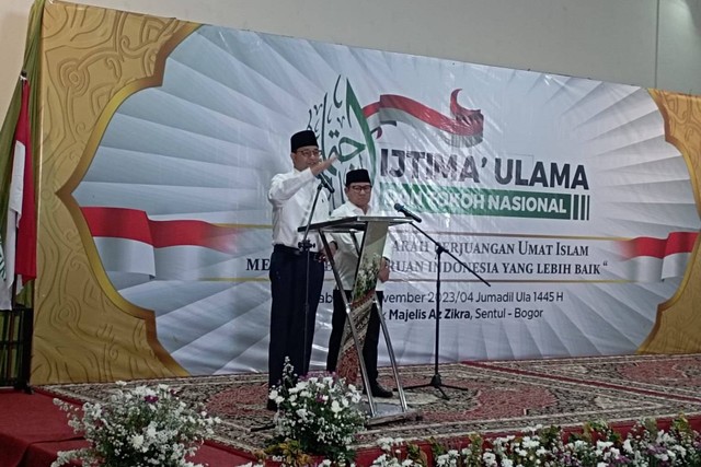 Anies Baswedan dan Muhaimin Iskandar menghadiri Ijtima Ulama di Masjid Az Zikra, Sentul, Jawa Barat, Sabtu (18/11/2023).  Foto: Dok. Istimewa