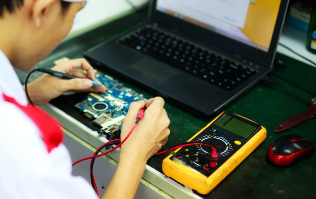 Komponen elektronika pasif, Sumber: Pexels/Quang Nguyen Vinh