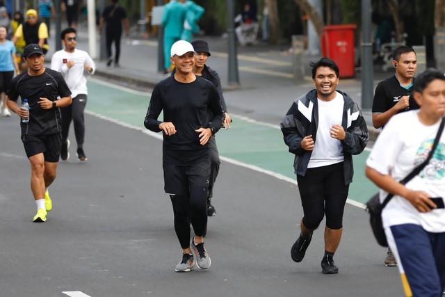 Capres Ganjar Pranowo lari pagi di CFD di Jakarta ditemani artis hingga influencer.  Foto: Dok. Istimewa