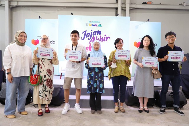 Para pelaku UMKM yang menerima bantuan senilai Rp 1 miliar dari Festival UMKM kumparan. Foto: kumparan