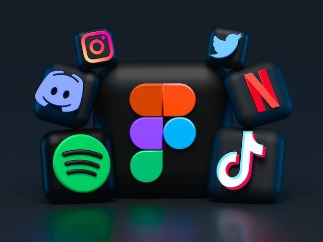 Ilustrasi cara menggunakan media sosial secara bijak, sumber foto: unsplash.com/Alexander Shatov