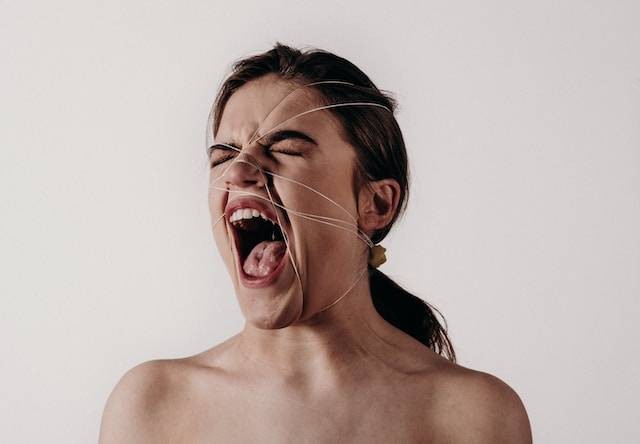 Ilustrasi emosi saat PMS. Sumber foto: Unsplash
