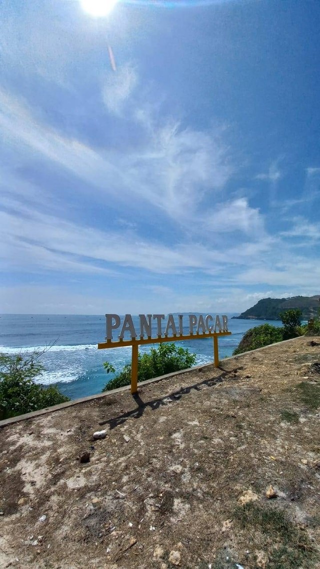 Pantai Pacar, Tulungagung (Dokumentasi pribadi)