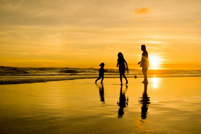 Ilustrasi Pantai dekat Jakarta untuk Liburan, sumber: unsplash/AlikoSikonawang