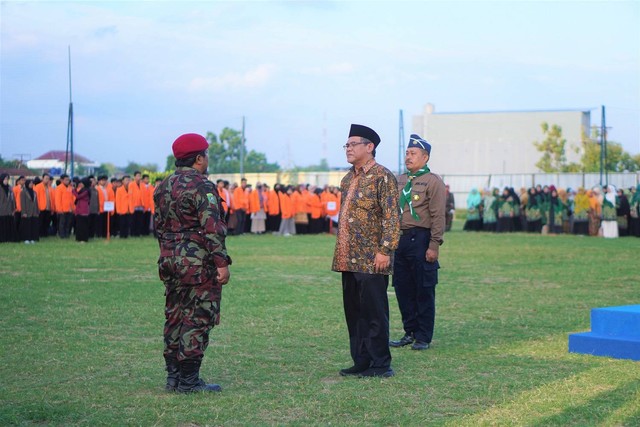 Pelaksanaan Apel Akbar UAD 2023 dalam rangka memperingati Milad ke-111 Muhammadiyah (Dok. Bidang Humas & Protokol UAD)