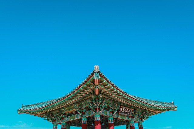 Ilustrasi Quotes Drakor Daily Dose of Sunshine. Unsplash/Drew Dizzy G.
