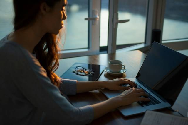 Ilustrasi Remote Work untuk Generasi Z. Foto: Unsplash.com