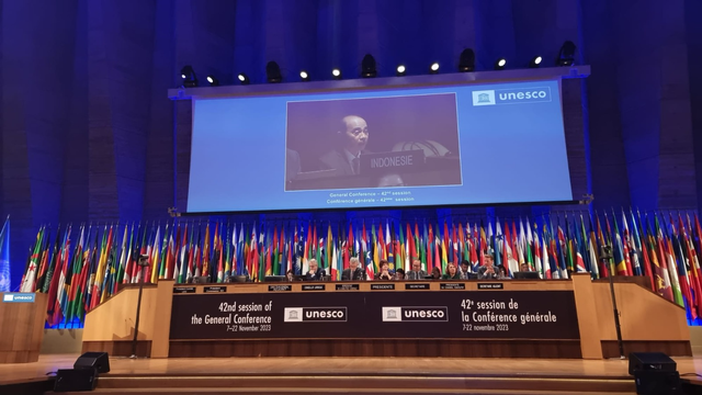 UNESCO meresmikan bahasa Indonesia sebagai bahasa resmi General Conference (Sidang Umum) dalam Sesi 42 Sidang Umum. Foto: Dok. Kemendikbudristek