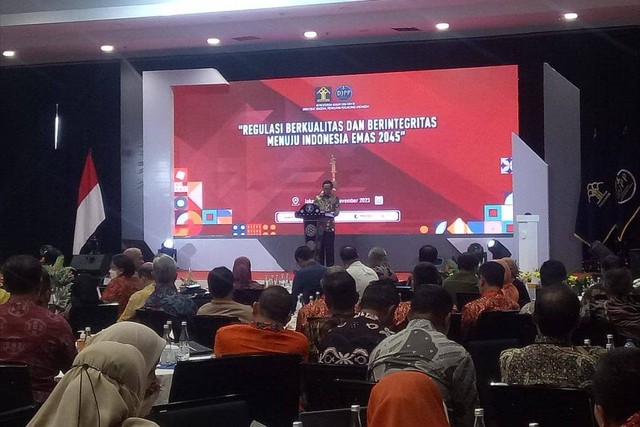 Menko Polhukam, Mahfud MD dalam acara Pembukaan Anugerah Legislasi Kementerian Hukum dan HAM di Hotel Mercure Ancol, Jakarta Utara, Selasa (21/11/2023). Foto: Fadlan/kumparan