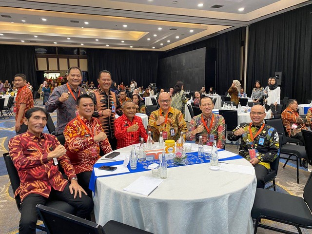 Kepala Kanwil Kemenkumham DIY Agung Rektono Seto (ketiga dari kanan) saat menghadiri Anugerah Legislasi 2023/Foto: dok. Kemenkumham DIY
