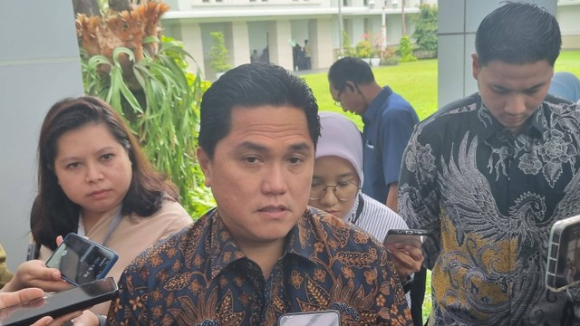 Menteri Koordinator Bidang Kemaritiman dan Investasi Ad-Interim Erick Tohir di Kantor Kementerian ESDM, Selasa (21/11/2023). Foto: Ave Airiza Gunanto/kumparan