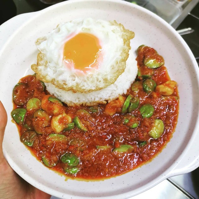 Pasangan asal Malaysia laris jualan nasi sambal petai. Foto: Instagram/@daoxiang_