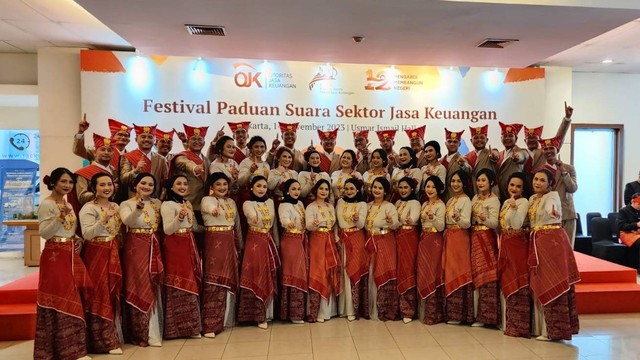 Bankir dalam BRILian Choir BRI sabet juara di festival paduan suara sektor jasa keuangan 2023. Foto: Bank BRI
