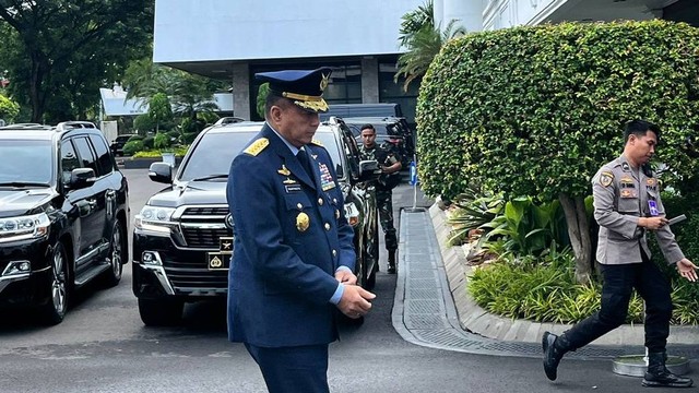 KSAU Marsekal Fadjar Prasetyo tiba jelang pelantikan Panglima TNI di Istana Negara, Jakarta, Rabu (22/11/2023). Foto: Fadjar Hadi/kumparan