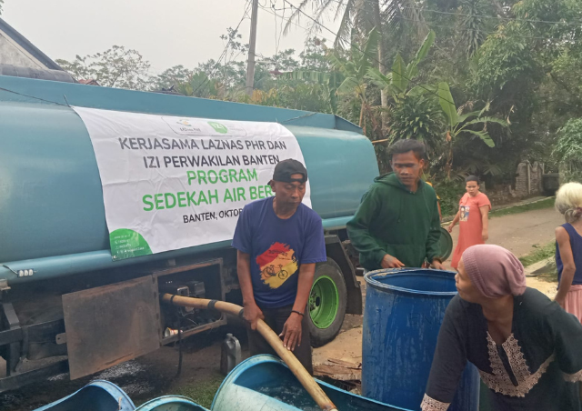LAZNAS PHR & IZI Banten Distribusi Air Bersih untuk Warga Sajira Lebak, Banten