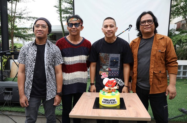 Grup band, The Rain, saat konferensi pers Launch Gig Perayaan 10 Tahun Rilisnya Terlatih Patah Hati dikawasan Kalibata, Jakarta, Rabu (22/11/2023). Foto: Dok. Agus Apriyanto