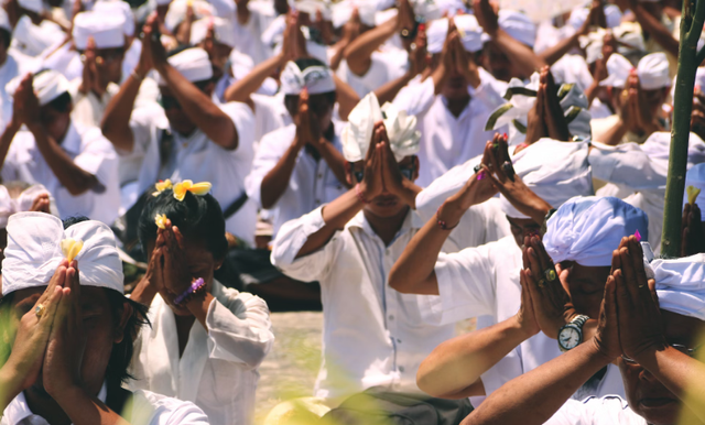 Upacara di Bali. Sumber: Unsplash/Hakan Nural