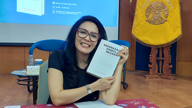 Rieke Diah Pitaloka rilis buku. Foto: Istimewa