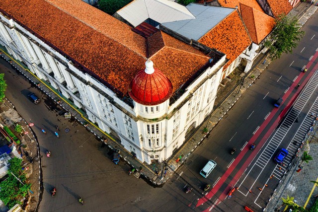 Ilustrasi i rumah adat DKI Jakarta. Sumber: Unsplash/ Tom Fisk.