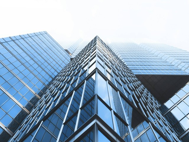 Ilustrasi gedung Graha CIMB Niaga Sudirman. Sumber: Unsplash/ Patrick Tomasso.