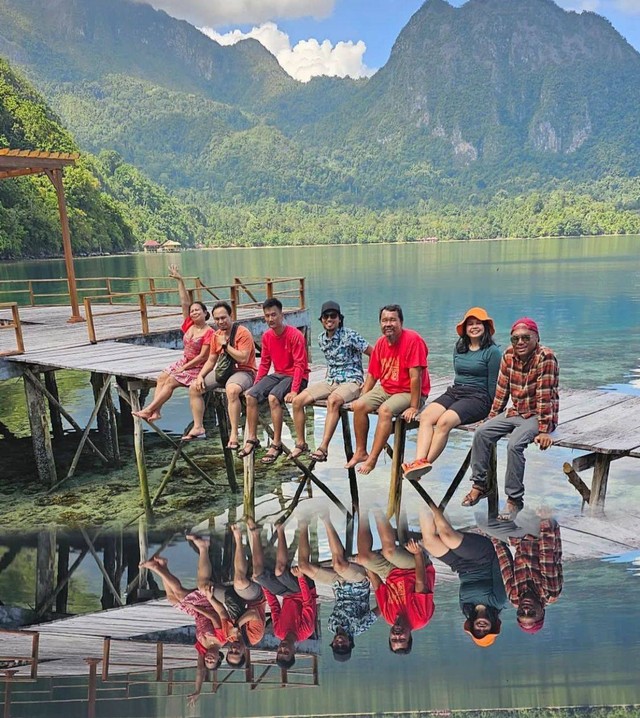 Anggota komunitas Backpacker Jakarta di Pulau Seram, Ambon. Foto: Instagram/@backpackerjakarta