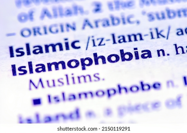 Sumber Foto: https://www.shutterstock.com/image-photo/closeup-photo-word-islamophobia-dictionary-2150119291