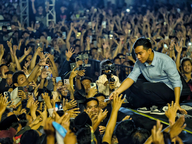 Cawapres Gibran Rakabuming Raka dalam Konser Indonesia Maju di Stadion Kebondalem, Kabupaten Kendal, Jawa Tengah, Kamis (23/11/2023). Foto: Dok. Istimewa